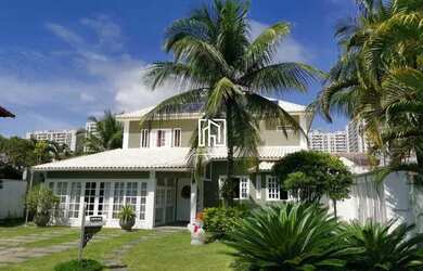 Imagem: A casa em condomínio possui 5 Dormitórios, 5 Banheiros, 4