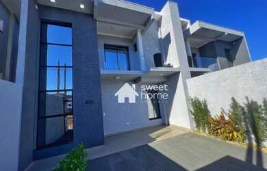 Imagem: A casa possui 3 Dormitórios, 2 Banheiros, 2 Vagas na garagem