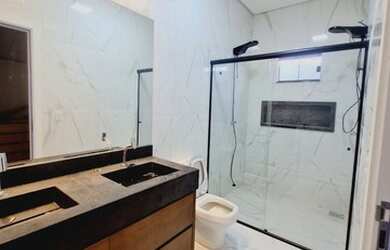 Imagem: A casa em condomínio à venda possui 3 Dormitórios, 4 Banheiros