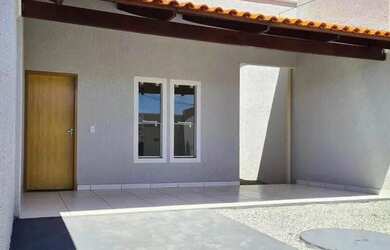 Imagem: A casa possui 3 Dormitórios, 2 Banheiros, 1 Vaga na garagem