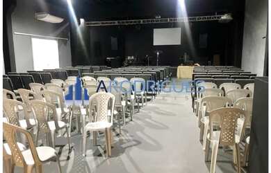 Imagem: O depósito possui 5 Vagas na garagem, 580m² de Área e está