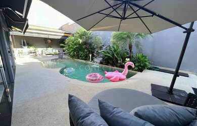 Imagem: A casa possui 5 Dormitórios, 5 Banheiros, 4 Vagas na garagem