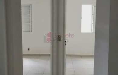 Imagem: A casa possui 2 Dormitórios, 1 Banheiro, 2 Vagas na garagem