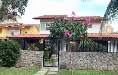 Imagem: A casa em condomínio possui 4 Dormitórios, 5 Banheiros, 2