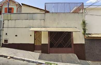 Imagem: A casa possui 4 Dormitórios, 3 Banheiros, 1 Vaga na garagem