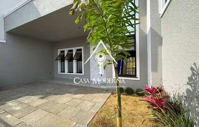 Imagem: A casa possui 2 Dormitórios, 2 Banheiros, 2 Vagas na garagem