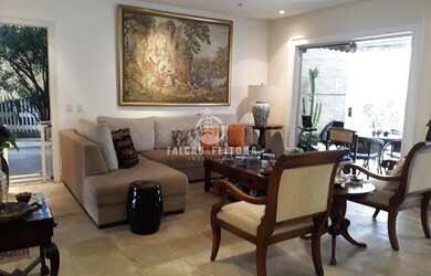 Imagem: A casa possui 5 Dormitórios, 4 Banheiros, 4 Vagas na garagem