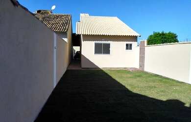 Imagem: A casa possui 2 Dormitórios, 2 Banheiros, 1 Vaga na garagem