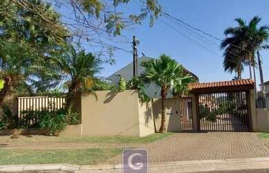 Imagem: A casa possui 3 Dormitórios, 2 Banheiros, 3 Vagas na garagem