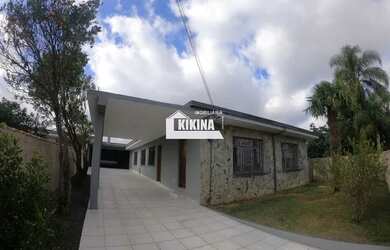 Imagem: A casa possui 4 Dormitórios, 1 Banheiro, 1 Vaga na garagem