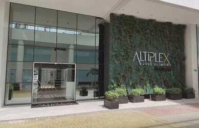 Imagem: O depósito possui 1 Vaga na garagem, 30m² de Área e está