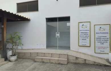 Imagem: O depósito possui 5 Vagas na garagem e 550m² de Área e está