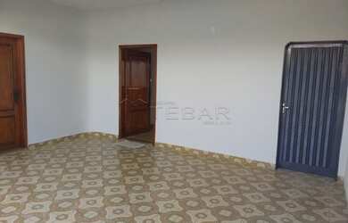 Imagem: A casa possui 3 Dormitórios, 3 Banheiros, 1 Vaga na garagem