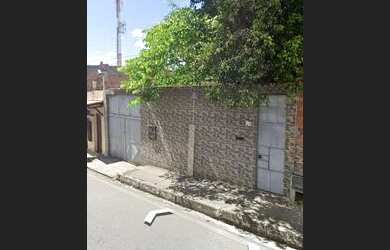 Imagem: A casa possui 1 Dormitório, 1 Banheiro, 2 Vagas na garagem