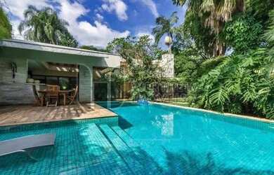 Imagem: A casa possui 5 Dormitórios, 5 Banheiros, 2 Vagas na garagem