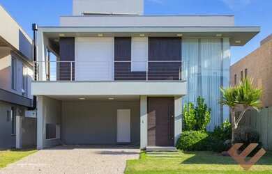 Imagem: A casa possui 3 Dormitórios, 5 Banheiros, 2 Vagas na garagem