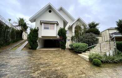 Imagem: A casa em condomínio possui 4 Dormitórios, 5 Banheiros, 4