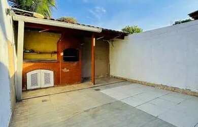 Imagem: A casa possui 2 Dormitórios, 2 Banheiros e 1 Vaga na garagem