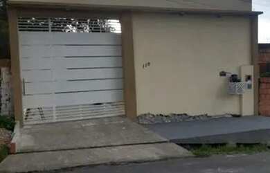 Imagem: A casa possui 2 Dormitórios, 1 Banheiro, 4 Vagas na garagem