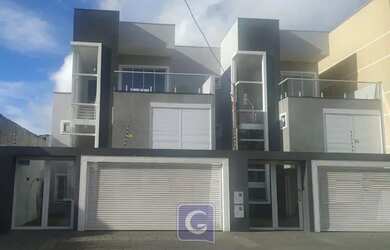 Imagem: A casa possui 3 Dormitórios, 3 Banheiros, 4 Vagas na garagem