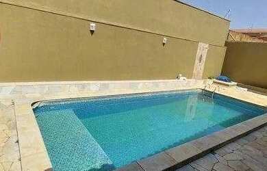 Imagem: A casa possui 3 Dormitórios, 4 Banheiros, 5 Vagas na garagem