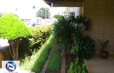 Imagem: A casa possui 4 Dormitórios, 5 Banheiros, 4 Vagas na garagem