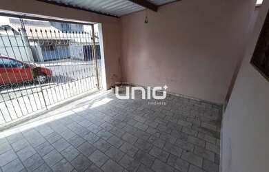 Imagem: A casa possui 2 Dormitórios, 1 Banheiro, 1 Vaga na garagem