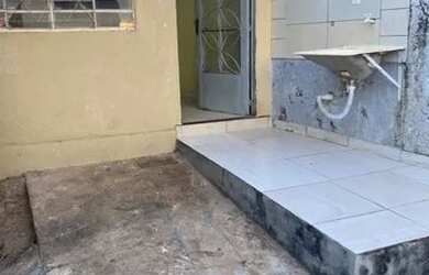 Imagem: A casa possui 1 Dormitório, 1 Banheiro e está localizado