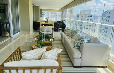 Imagem: O apartamento possui 4 Dormitórios, 5 Banheiros, 5 Vagas na