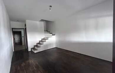 Imagem: A casa em condomínio possui 3 Dormitórios, 2 Banheiros, 1