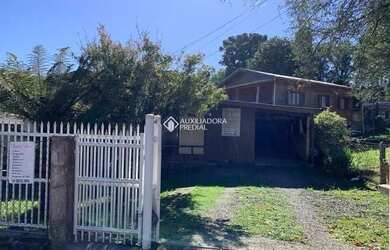 Imagem: A casa possui 2 Dormitórios, 1 Banheiro, 2 Vagas na garagem