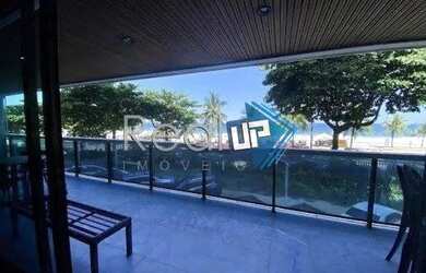 Imagem: O apartamento possui 4 Dormitórios, 5 Banheiros, 4 Vagas na