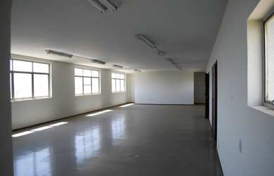 Imagem: O depósito possui 128m² de Área e está localizado em Santa