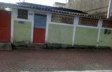 Imagem: A casa possui 3 Dormitórios, 2 Banheiros, 1 Vaga na garagem