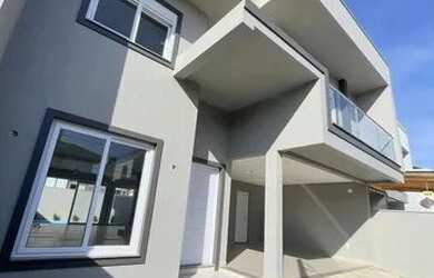 Imagem: A casa possui 3 Dormitórios, 3 Banheiros, 225m² de Área e