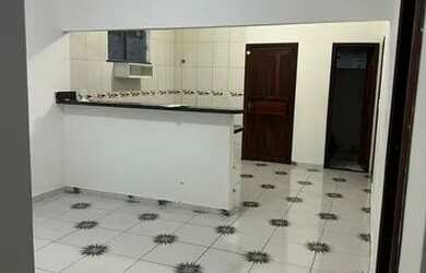 Imagem: A casa possui 3 Dormitórios, 2 Banheiros e está localizado