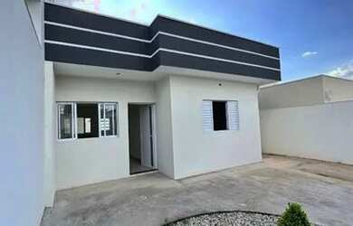 Imagem: A casa à venda possui 3 Dormitórios, 2 Banheiros, 2 Vagas