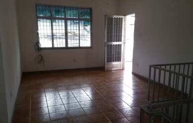 Imagem: A casa possui 2 Dormitórios, 1 Banheiro, 1 Vaga na garagem