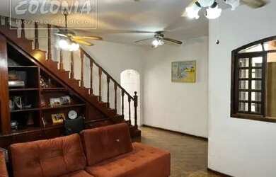 Imagem: A casa possui 4 Dormitórios, 3 Banheiros, 2 Vagas na garagem