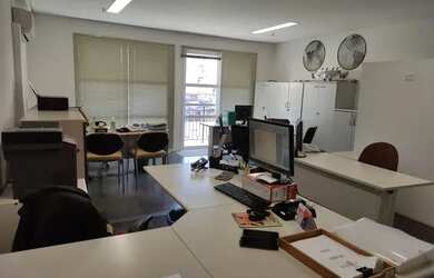 Imagem: O depósito possui 1 Vaga na garagem e 42m² de Área e está