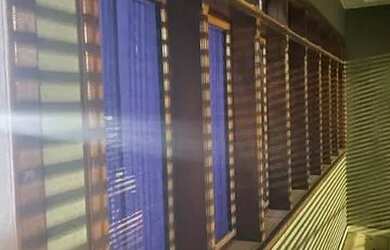 Imagem: A casa possui 4 Dormitórios, 4 Banheiros e 2 Vagas na garagem