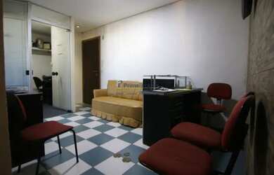 Imagem: O depósito possui 1 Vaga na garagem, 56m² de Área e está