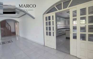 Imagem: A casa possui 5 Dormitórios, 5 Banheiros, 5 Vagas na garagem