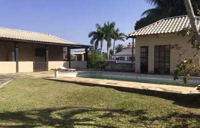 Imagem: A casa possui 5 Dormitórios, 4 Banheiros, 5 Vagas na garagem