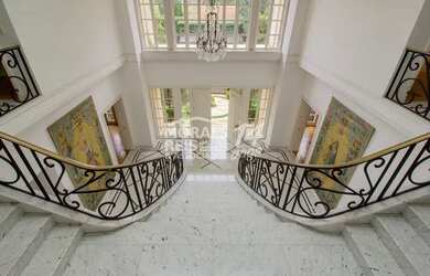 Imagem: A casa possui 5 Dormitórios, 5 Banheiros, 5 Vagas na garagem