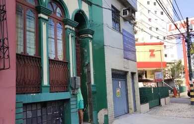 Imagem: A casa possui 4 Dormitórios, 2 Banheiros, 193m² de Área e