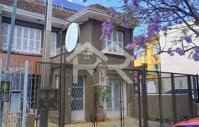 Imagem: A casa possui 5 Dormitórios, 3 Banheiros, 320m² de Área e