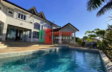 Imagem: A casa possui 5 Dormitórios, 5 Banheiros, 4 Vagas na garagem