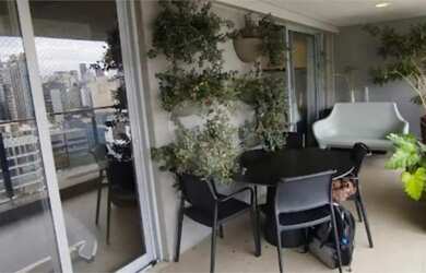 Imagem: O apartamento possui 1 Dormitório, 1 Banheiro, 1 Vaga na garagem