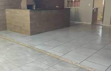 Imagem: A casa possui 1 Dormitório, 1 Banheiro, 3 Vagas na garagem